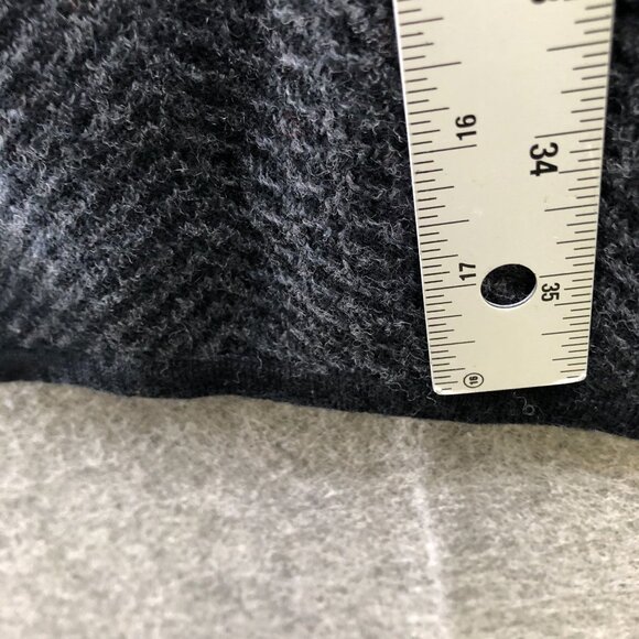 Gap 100% Merino Wool Scarf Mens Gray Striped Gray Black Rectangle Winter - Picture 7 of 7